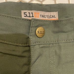 Men’s 5.11 cargo pants US: 38x32